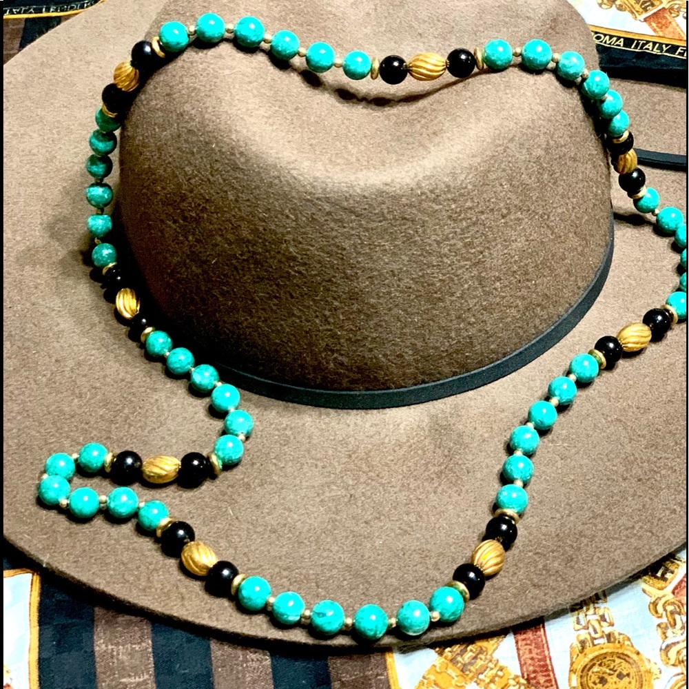 VINTAGE BLACK & TEAL GREEN NECKLACE
